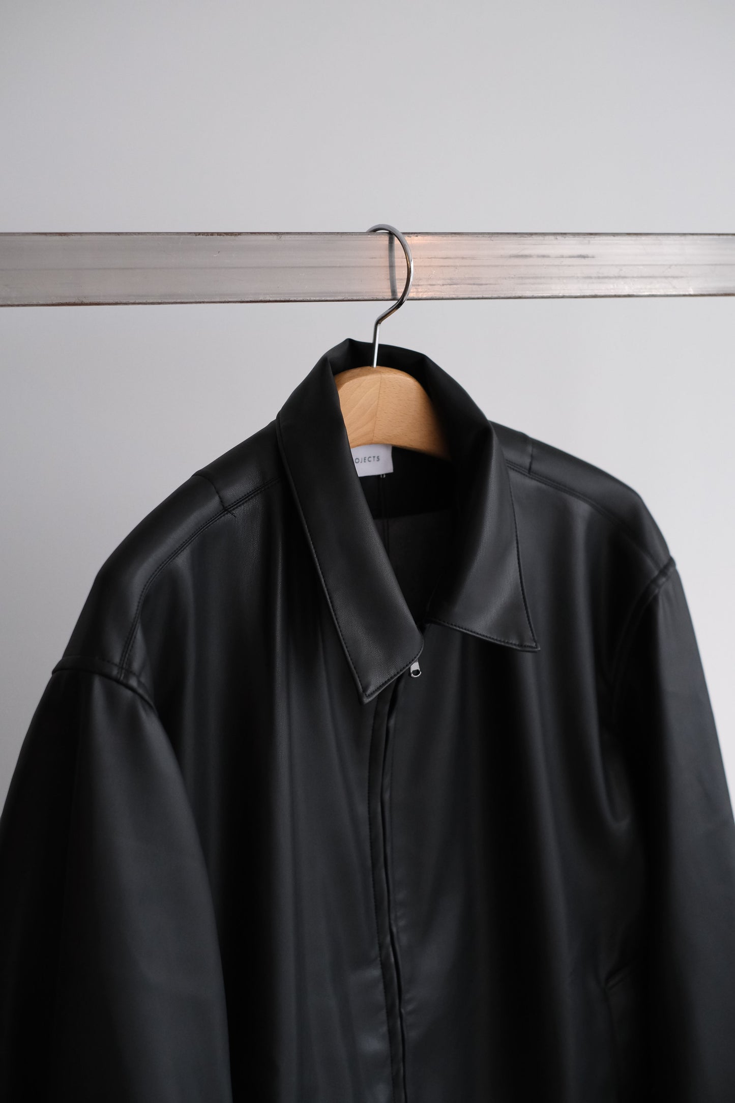 JENS SHORT BLOUSON “vegan leather”