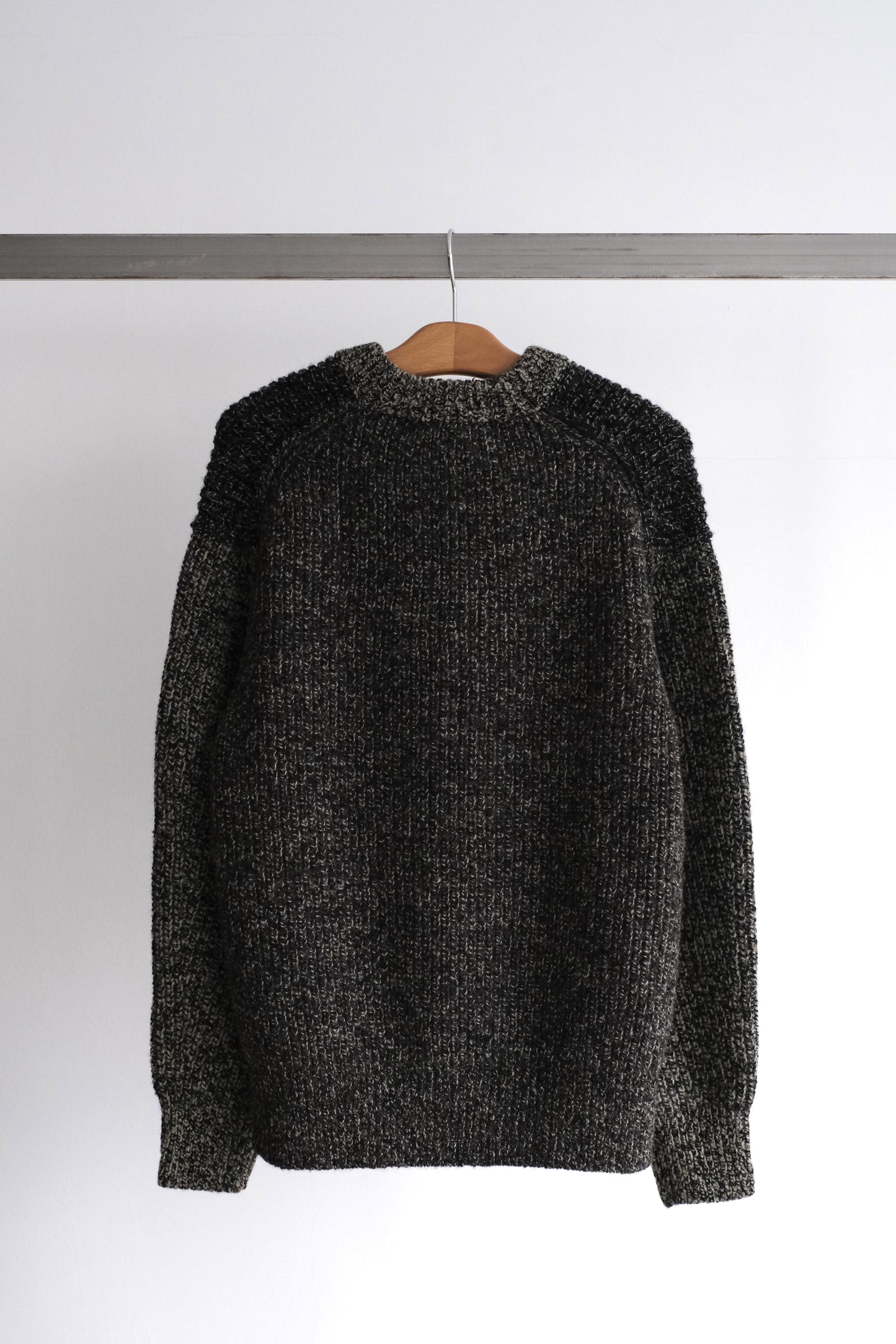 CREW NECK SWEATER