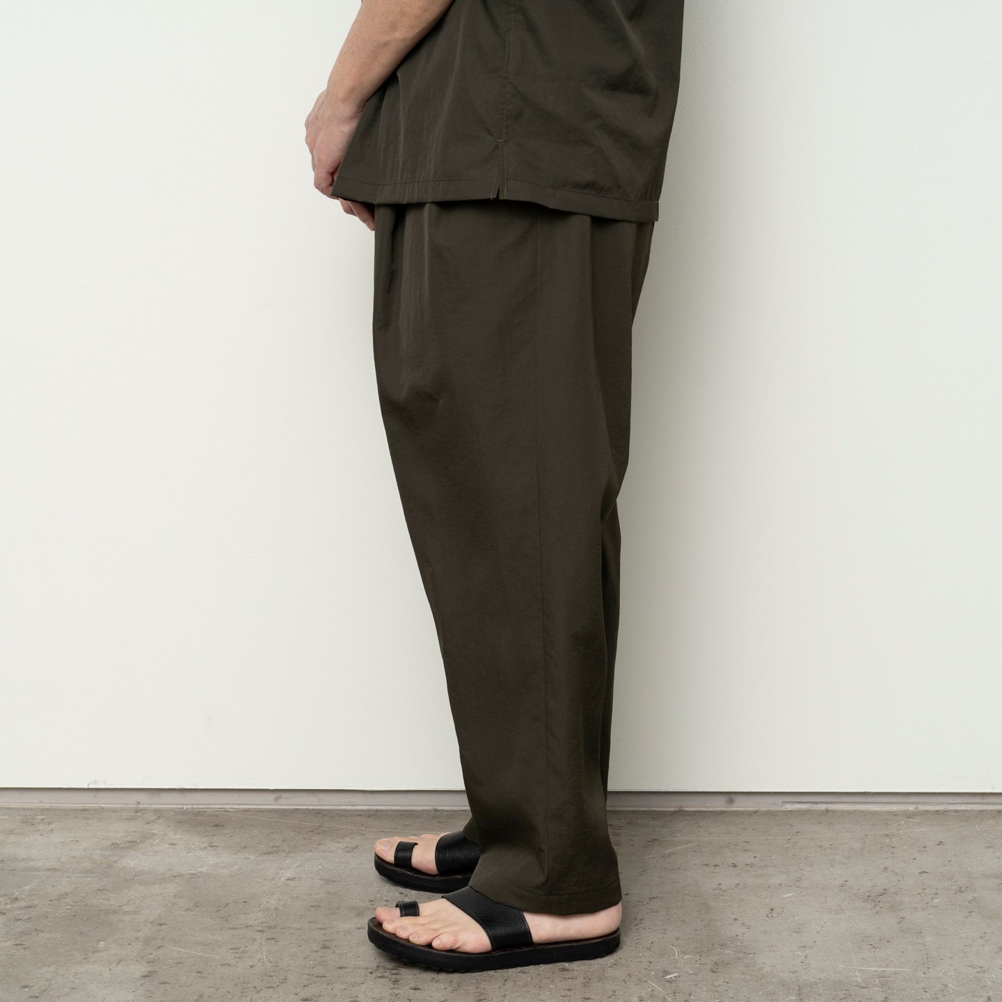 NYLON 2TUCK EASY PANTS