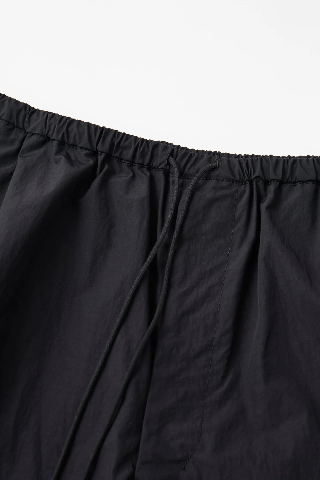 WINDS-DAY COTTON NYLON KNEE TUCK PANTS