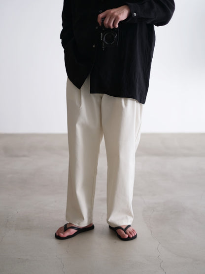 DEEP TUCK PRESSED PANTS