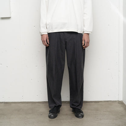 DEEP TUCK PRESSED PANTS