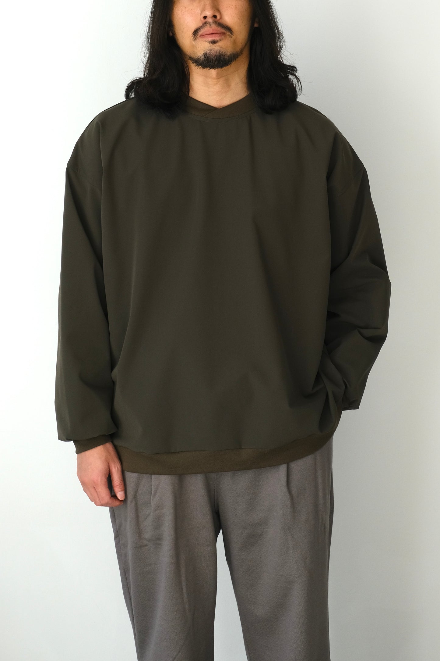 COMFORTABLE NYLON STRETCH CREWNECK