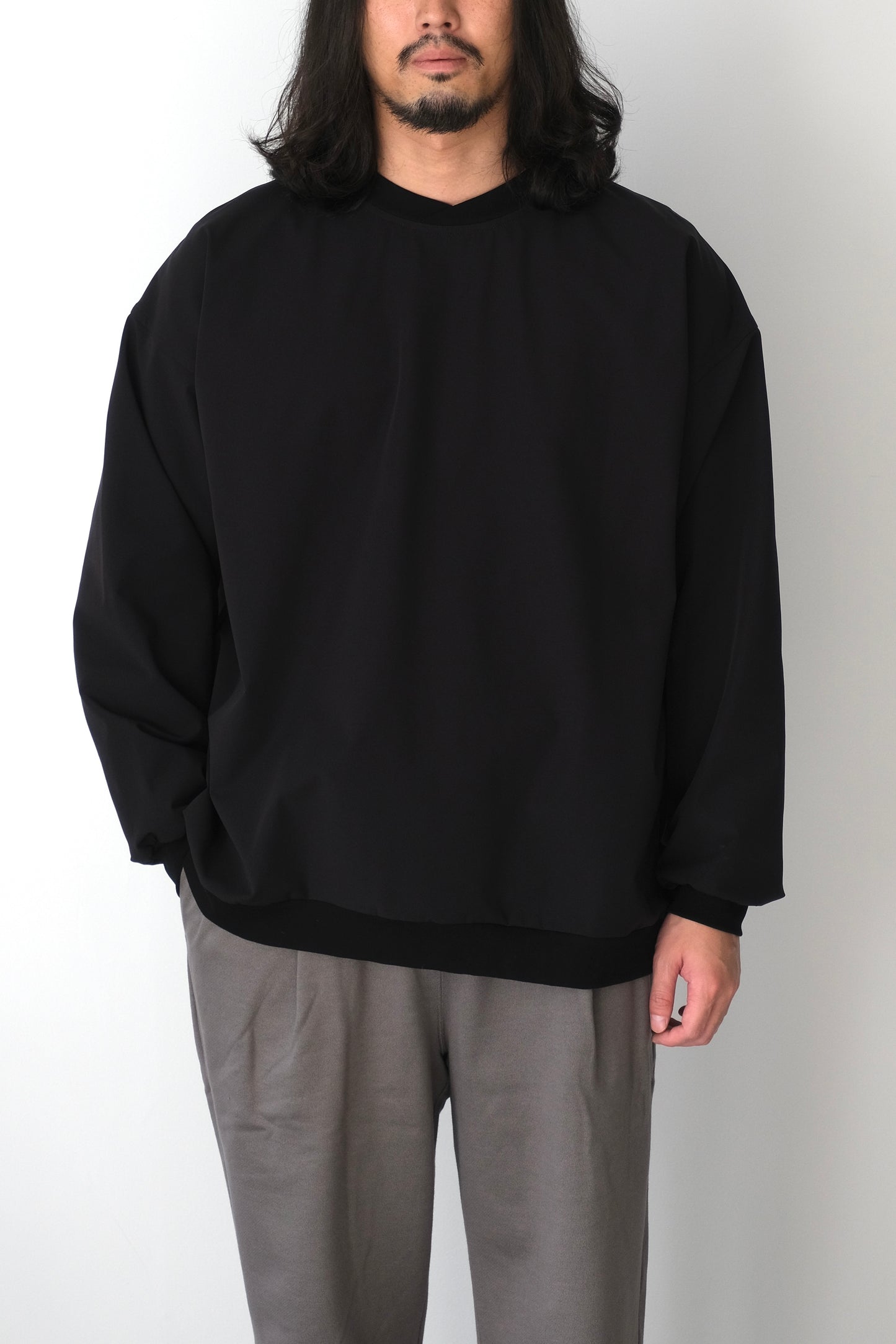 COMFORTABLE NYLON STRETCH CREWNECK