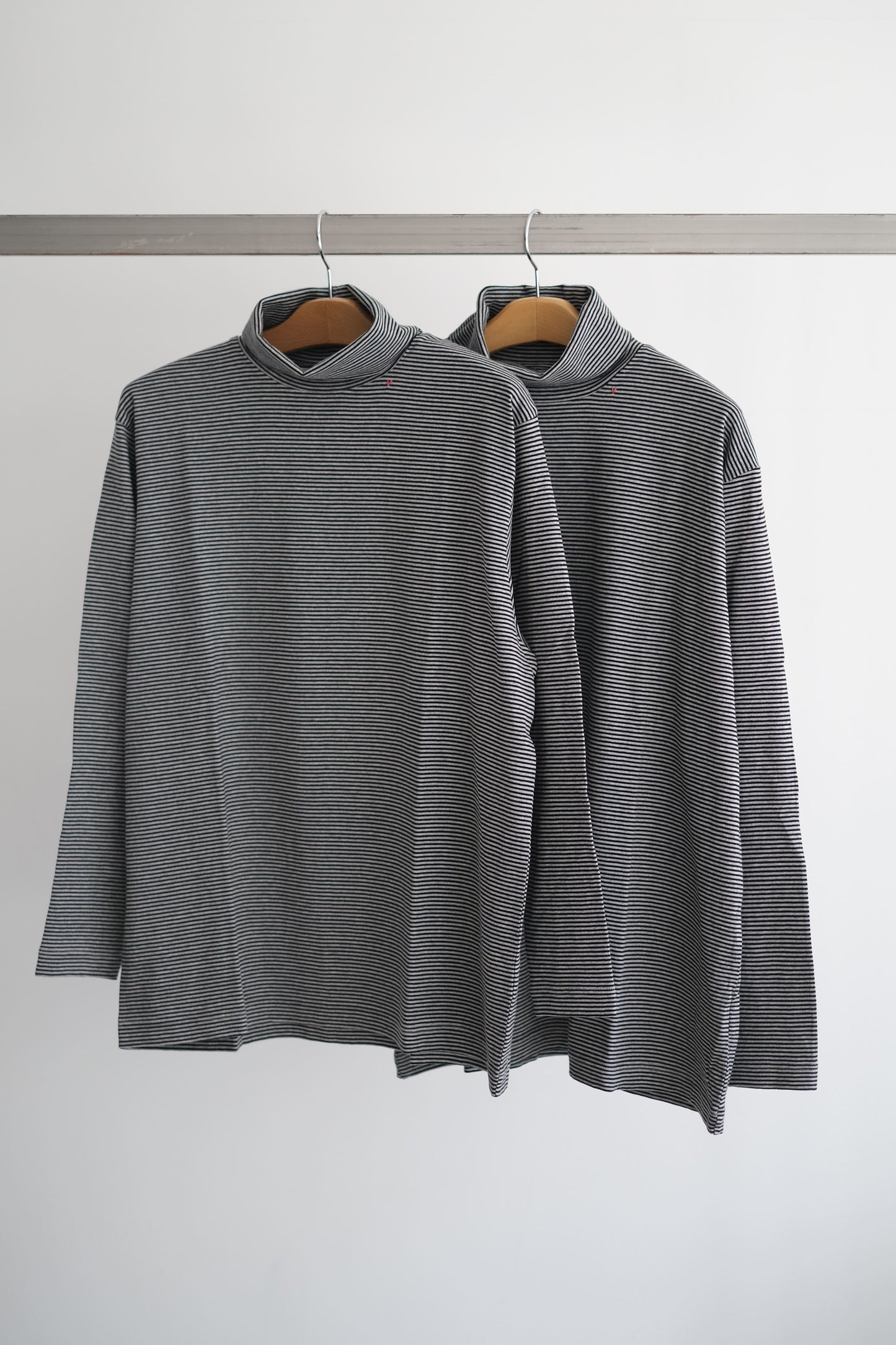 H/W BEATNIK BORDER TURTLENECK