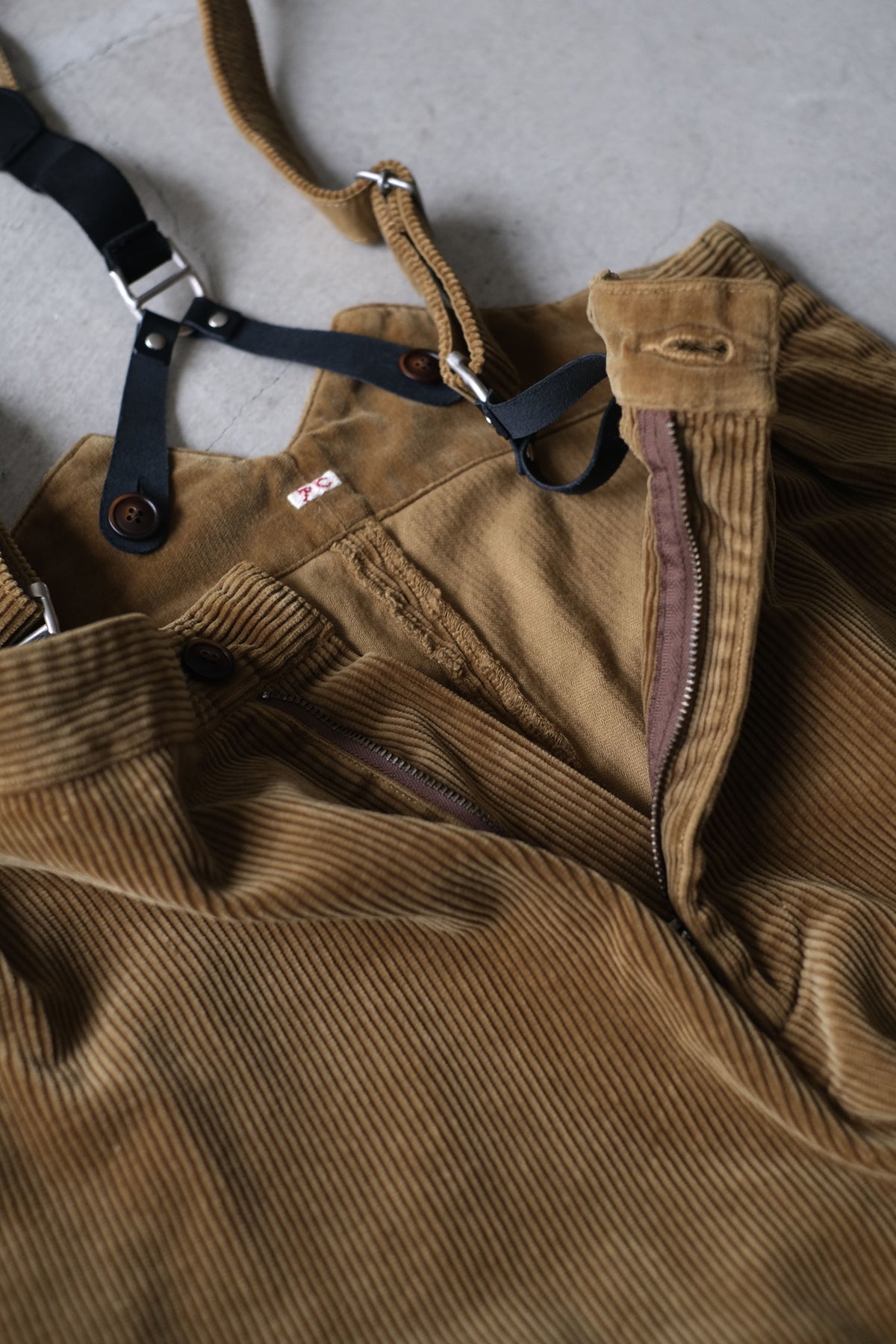CORDUROY PANTS W / SUSPENDERS