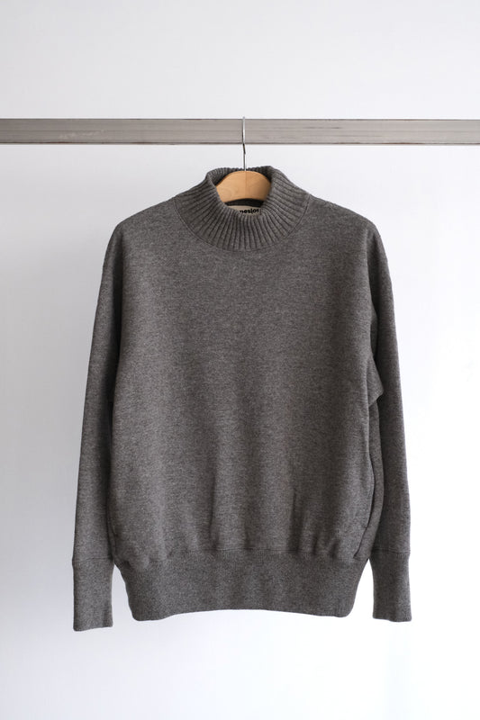 TURTLE NECK SWEATSHIRT