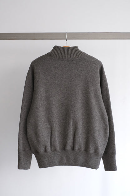 TURTLE NECK SWEATSHIRT