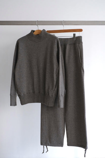 TURTLE NECK SWEATSHIRT