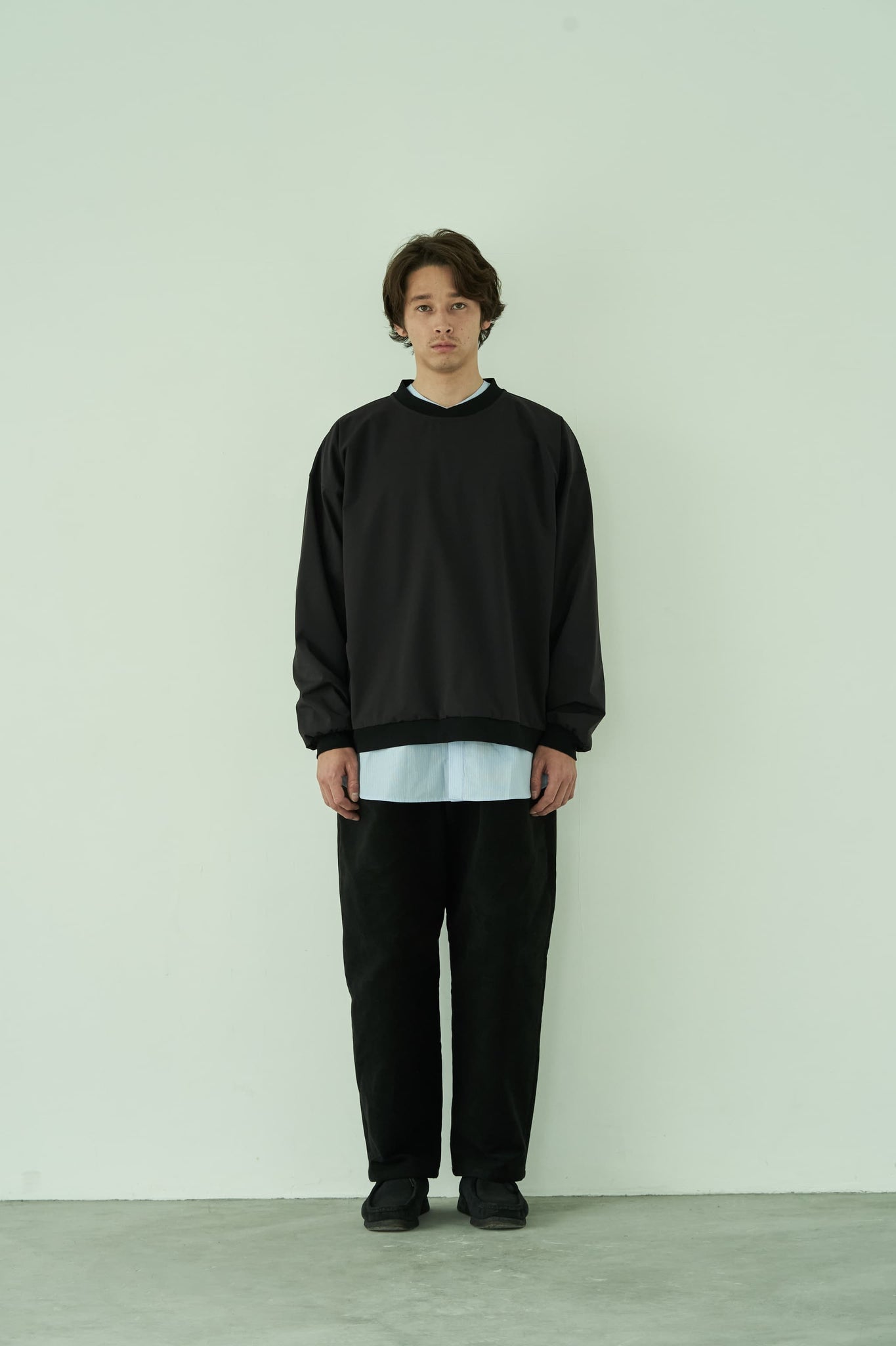 COMFORTABLE NYLON STRETCH CREWNECK