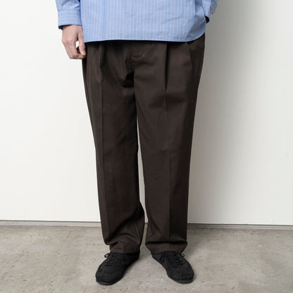 DEEP TUCK PRESSED PANTS